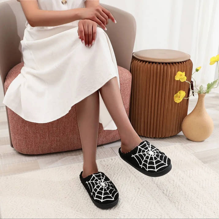 Halloween Spider Web Pattern Horror  Fashion Embroidered Thick-Soled Comfortable Woolen Cotton Slippers