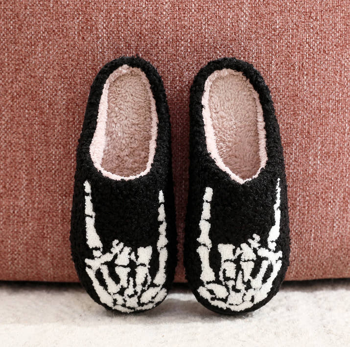 Skull Finger Pattern Skull  Thick-Soled Comfortable Woolen Cotton Slippers